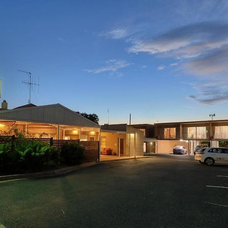 Court Street Motel Паркс Экстерьер фото
